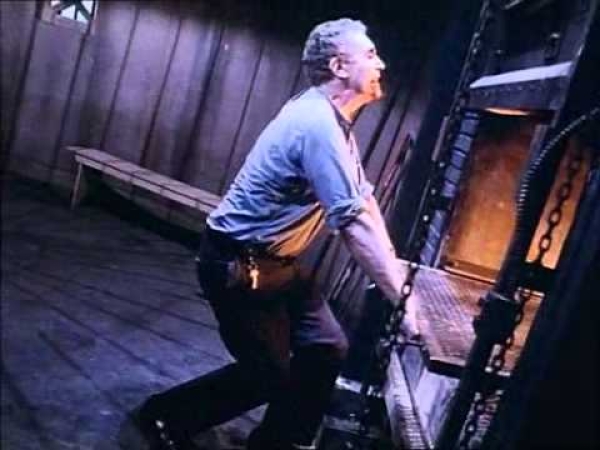 Return of the Living Dead (1985): Wedding ring cremation